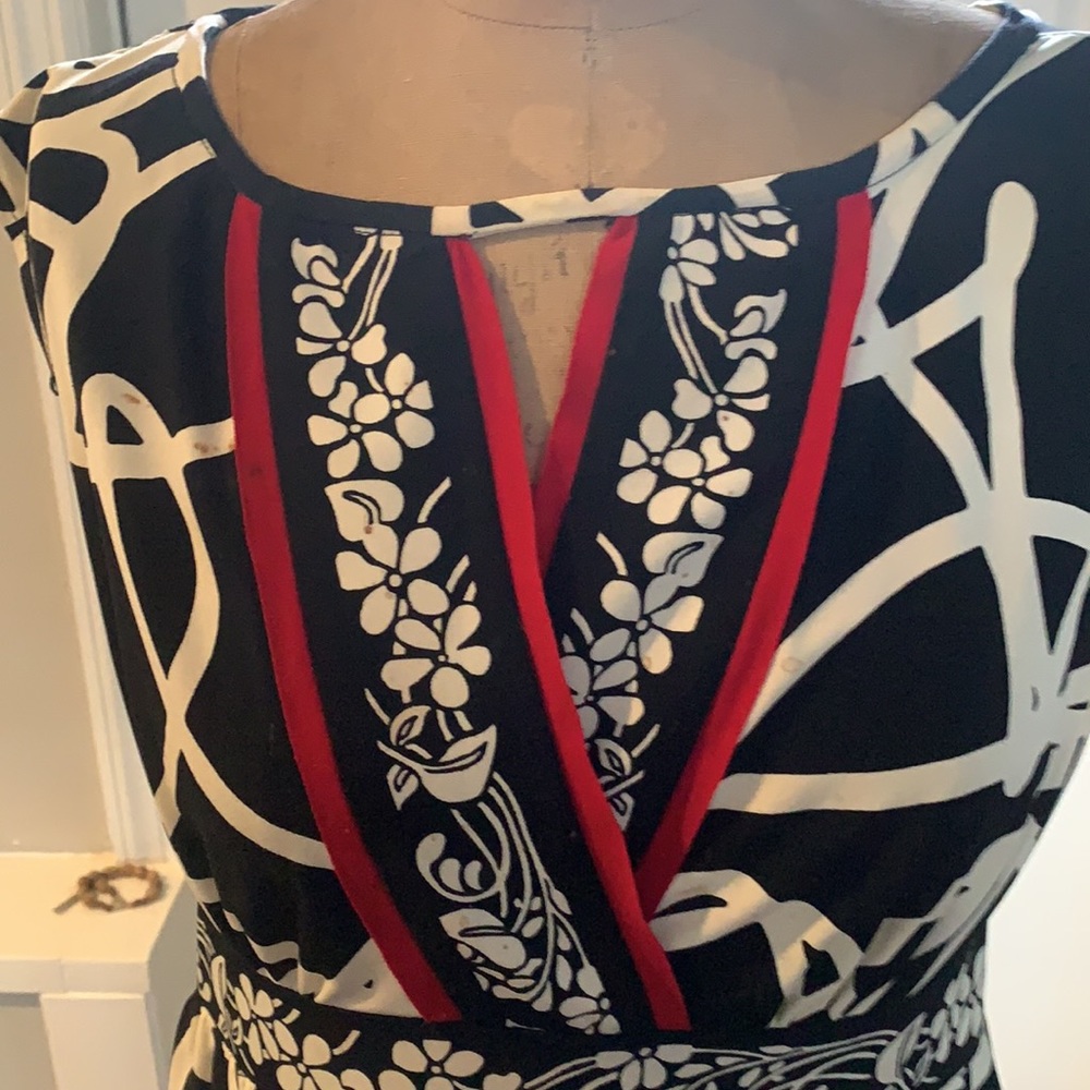 Dress - Picture 2 of 3